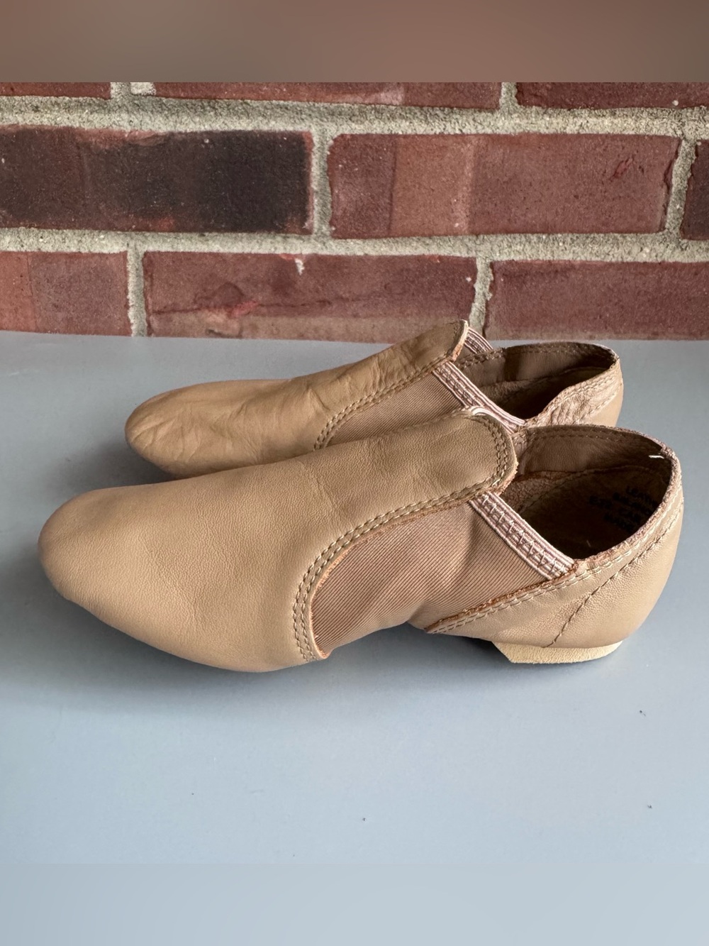 Capezio EJ2 Leather Jazz Dance Shoes Caramel Slip On Child Size 3.5 Tan